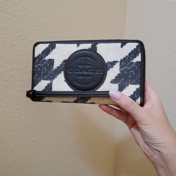 Coach Dempsey Large Wallet With Houndstooth Print - Picture 14 of 15